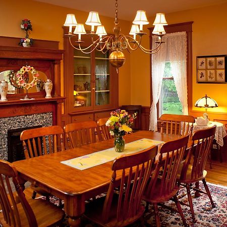 The Historic Morris Harvey House Bed & Breakfast Fayetteville Bagian luar foto