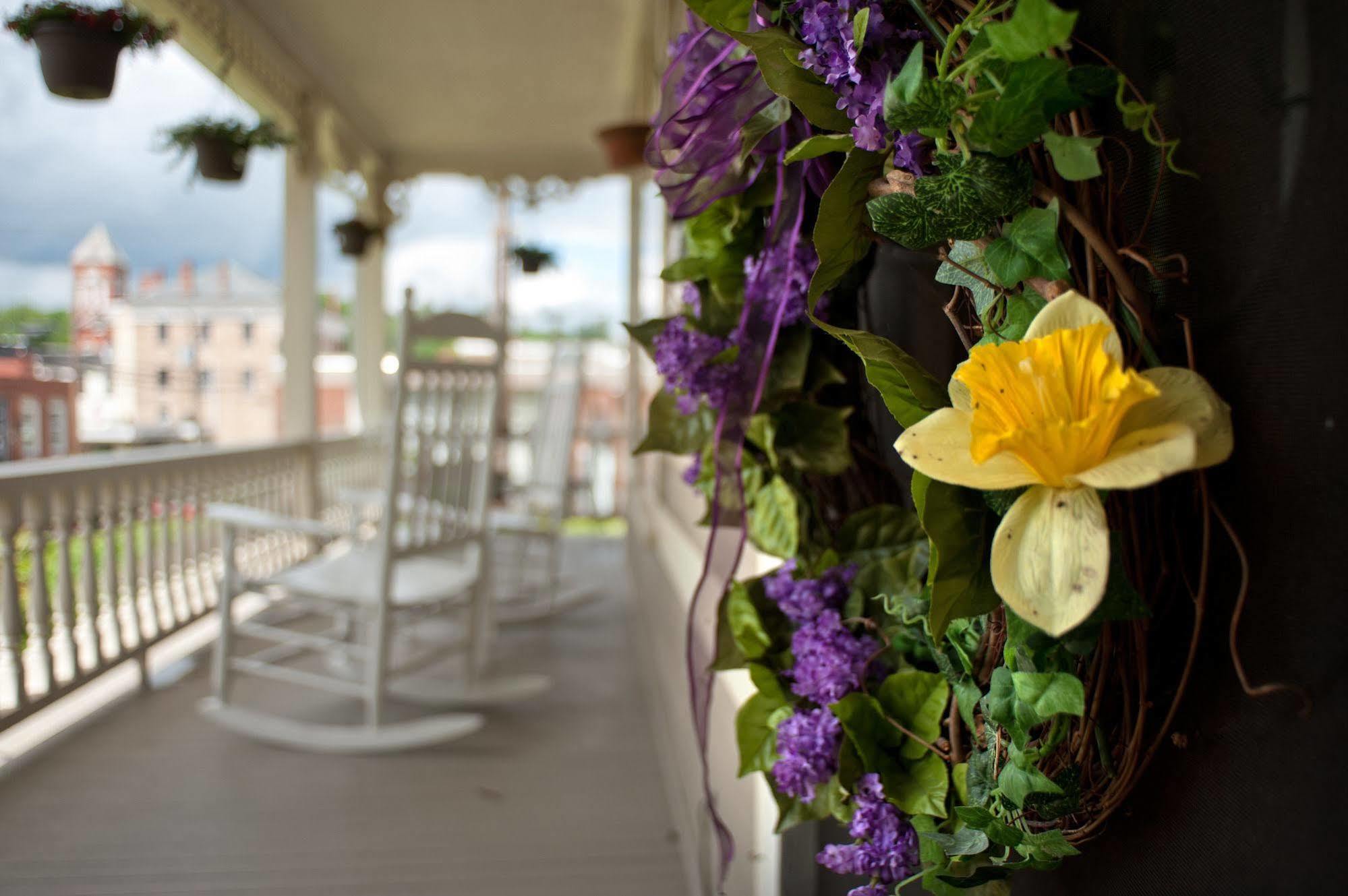 The Historic Morris Harvey House Bed & Breakfast Fayetteville Bagian luar foto